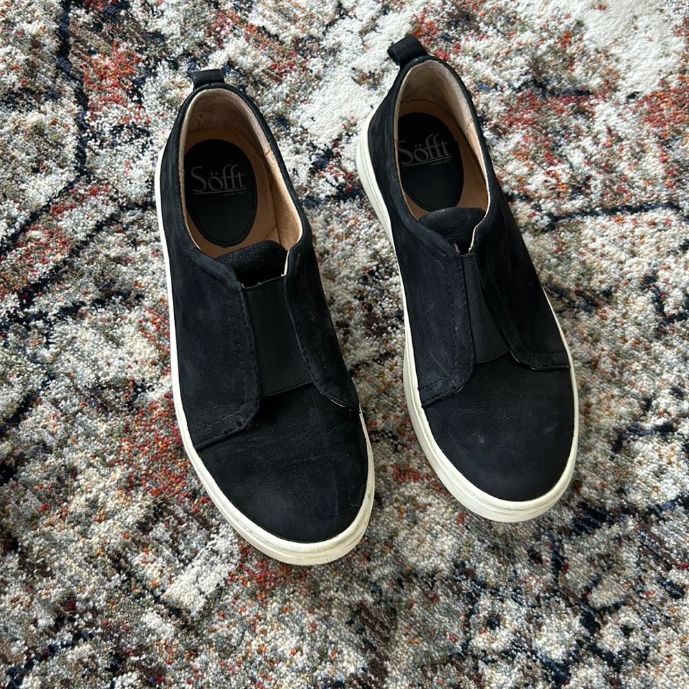 Sofft black sneakers